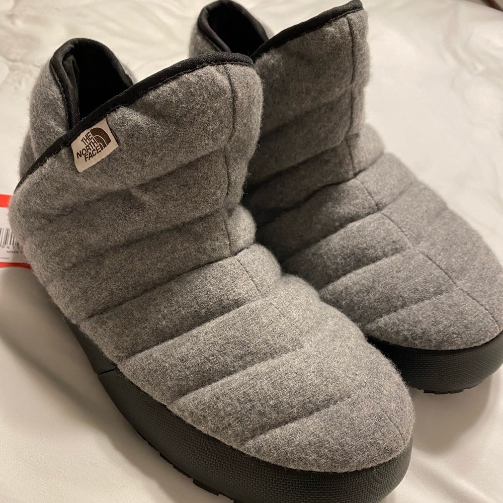 NWT sz9 The North Face Thermoball traction Booties
